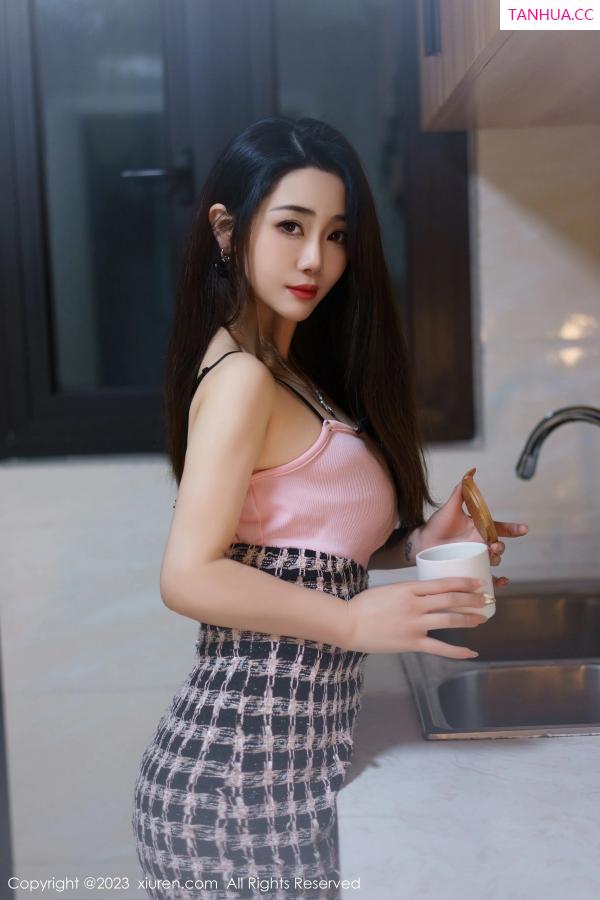   [XiuRen]高清写真图 2023.05.25 No.6799 严利娅Yuliya 丰腴美臀第5张图片